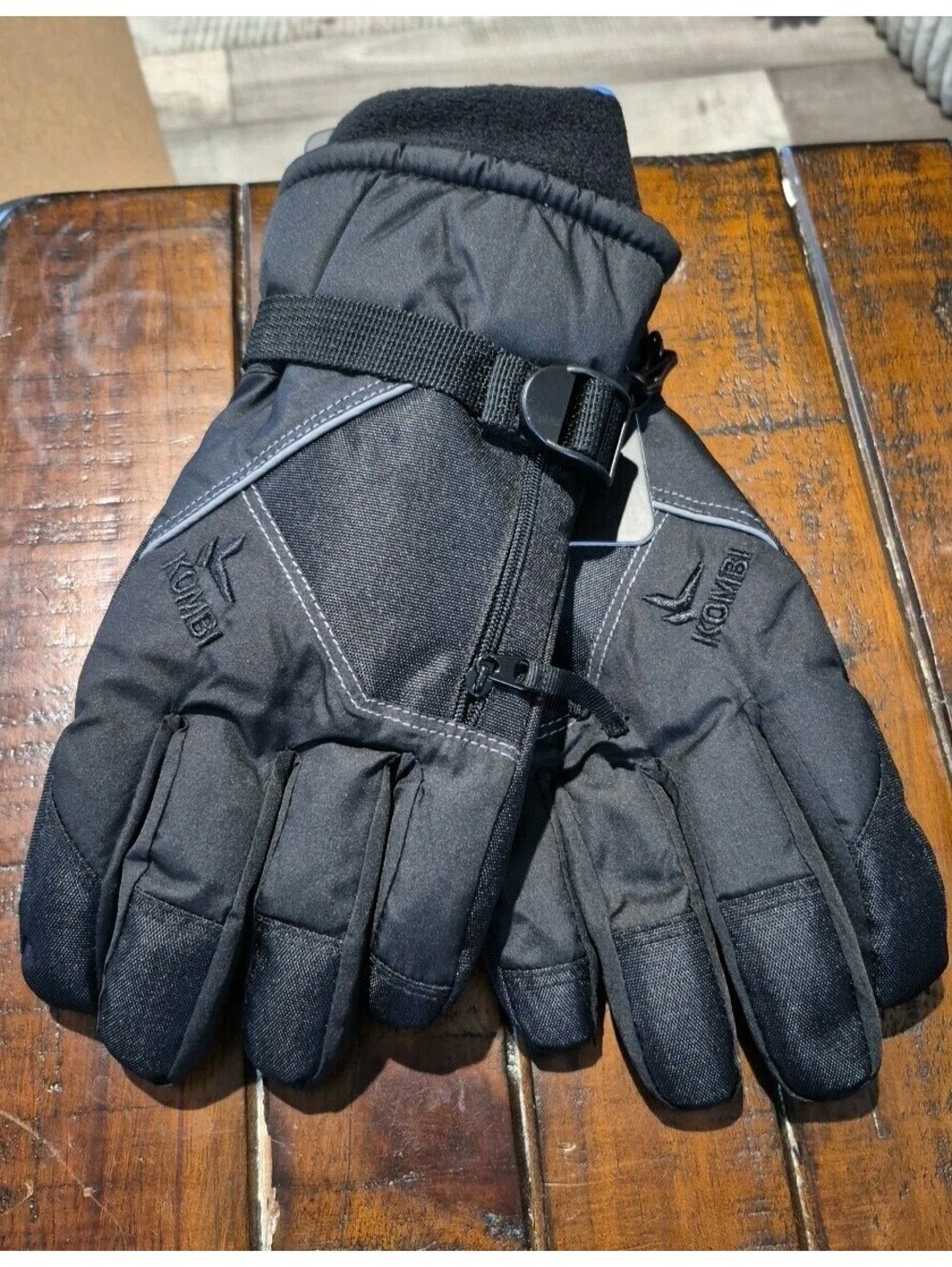 NEW Kombi Pursuit II BLACK Winter Ski Snow Gloves Womens New  size Small